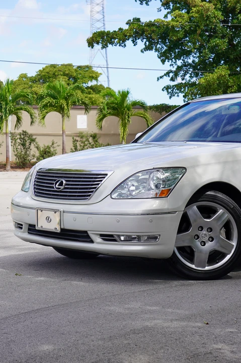 2005 Lexus LS 3rd Gen - Image 17 of 31