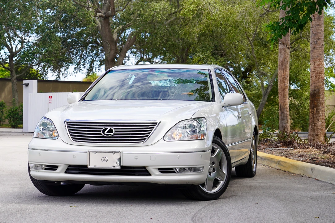 2005 Lexus LS 3rd Gen - Image 2 of 31