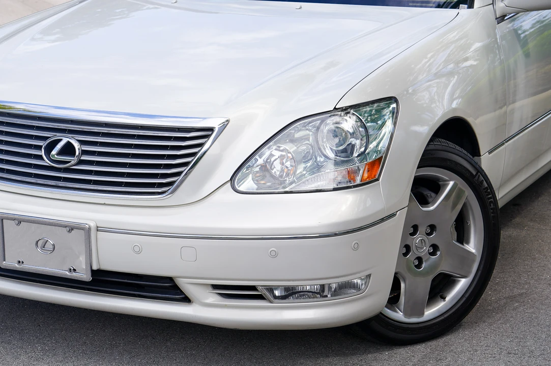 2005 Lexus LS 3rd Gen - Image 16 of 31