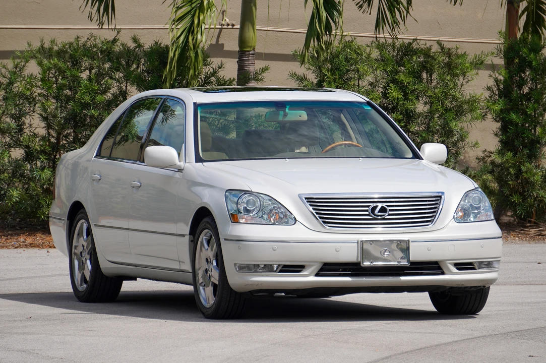 2005 Lexus LS 3rd Gen - Image 9 of 31
