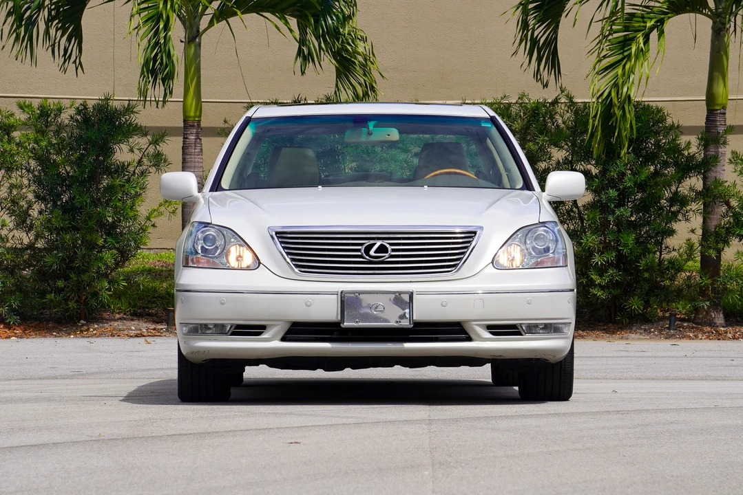 2005 Lexus LS 3rd Gen - Image 10 of 31