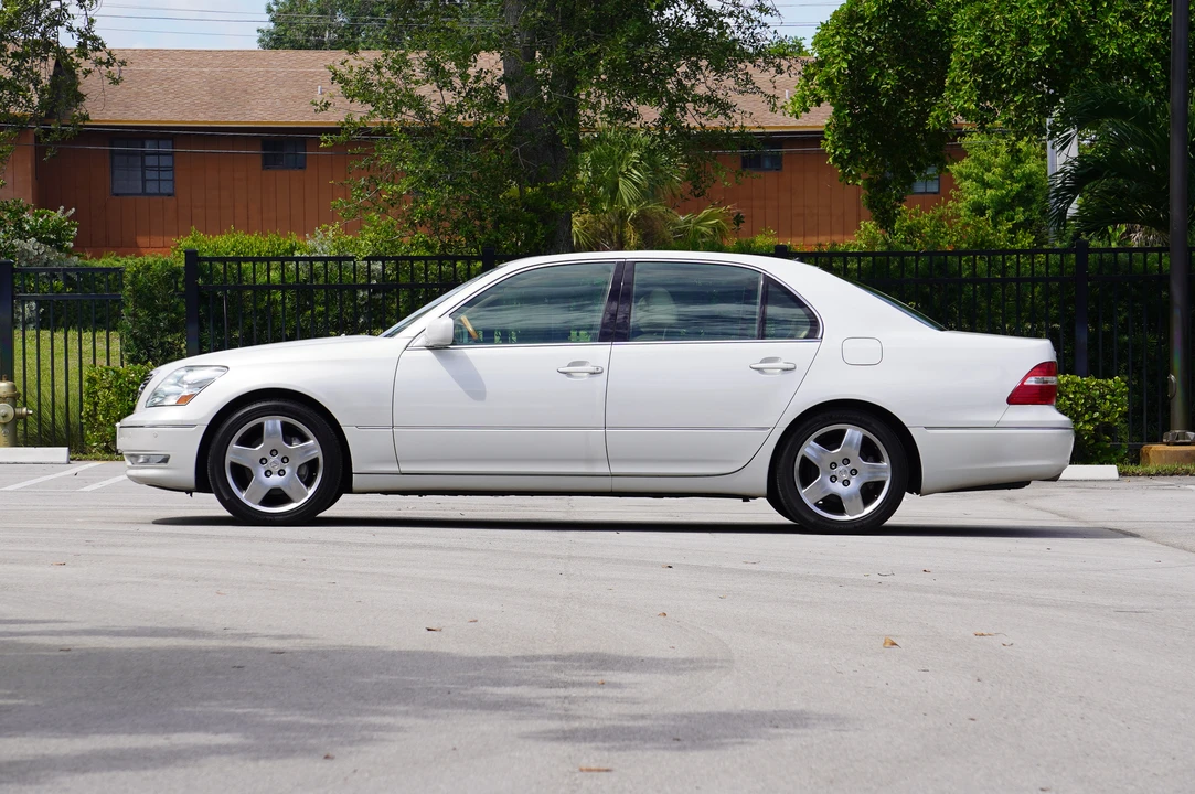 2005 Lexus LS 3rd Gen - Image 3 of 31