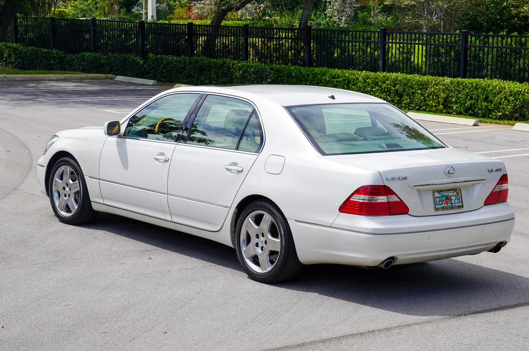 2005 Lexus LS 3rd Gen - Image 4 of 31