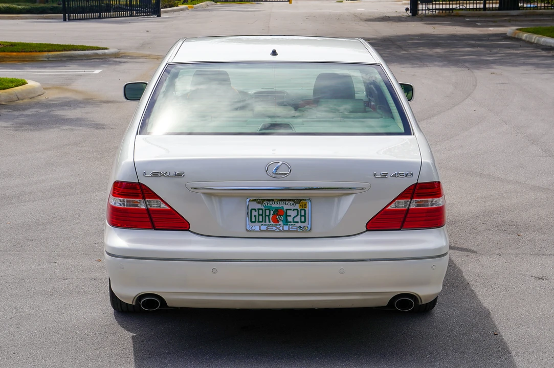 2005 Lexus LS 3rd Gen - Image 5 of 31