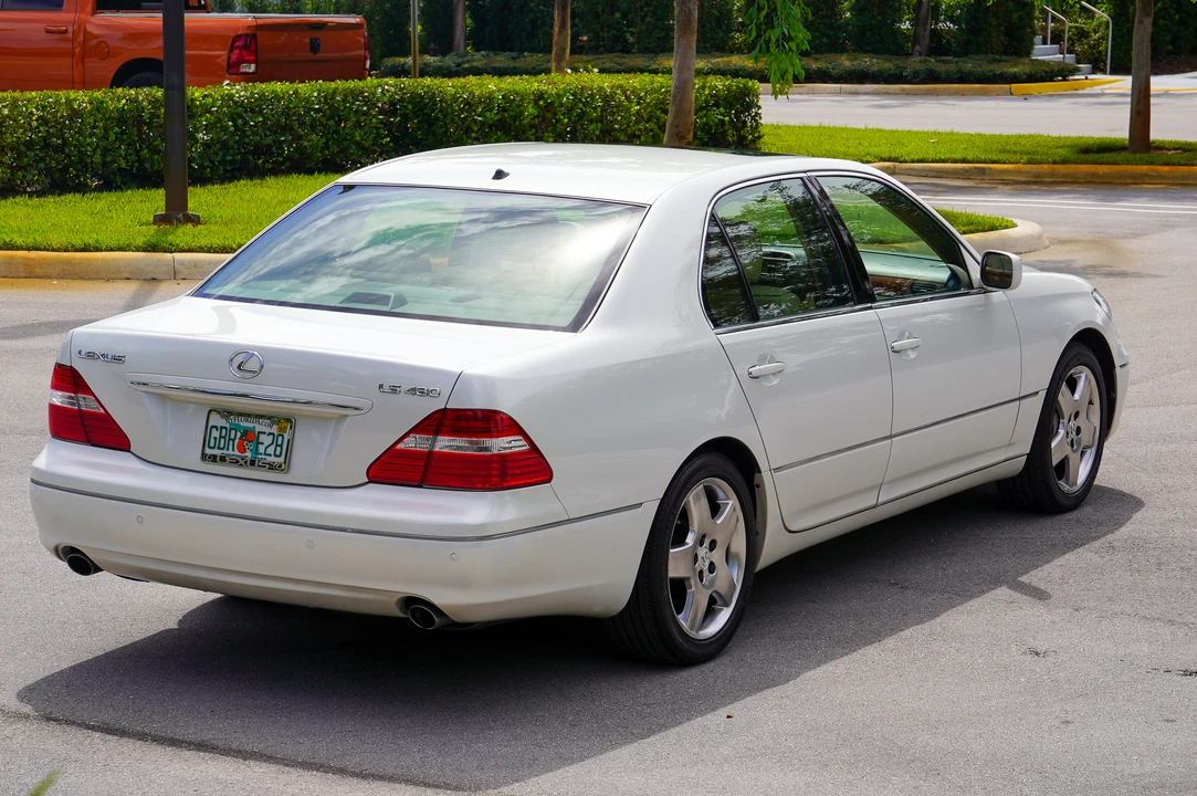 2005 Lexus LS 3rd Gen - Image 6 of 31