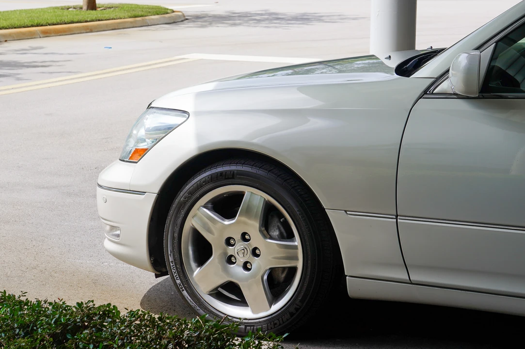 2005 Lexus LS 3rd Gen - Image 20 of 31
