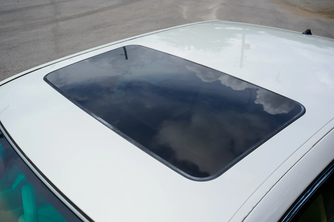 2005 Lexus LS 3rd Gen - Image 26 of 31