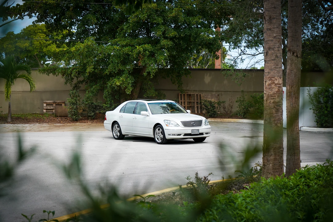 2005 Lexus LS 3rd Gen - Image 7 of 31