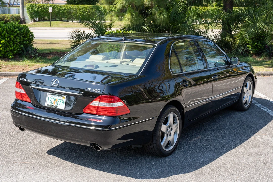 2005 Lexus LS 3rd Gen - Image 5 of 31