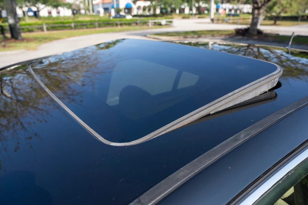 2005 Lexus LS 3rd Gen - Image 26 of 31