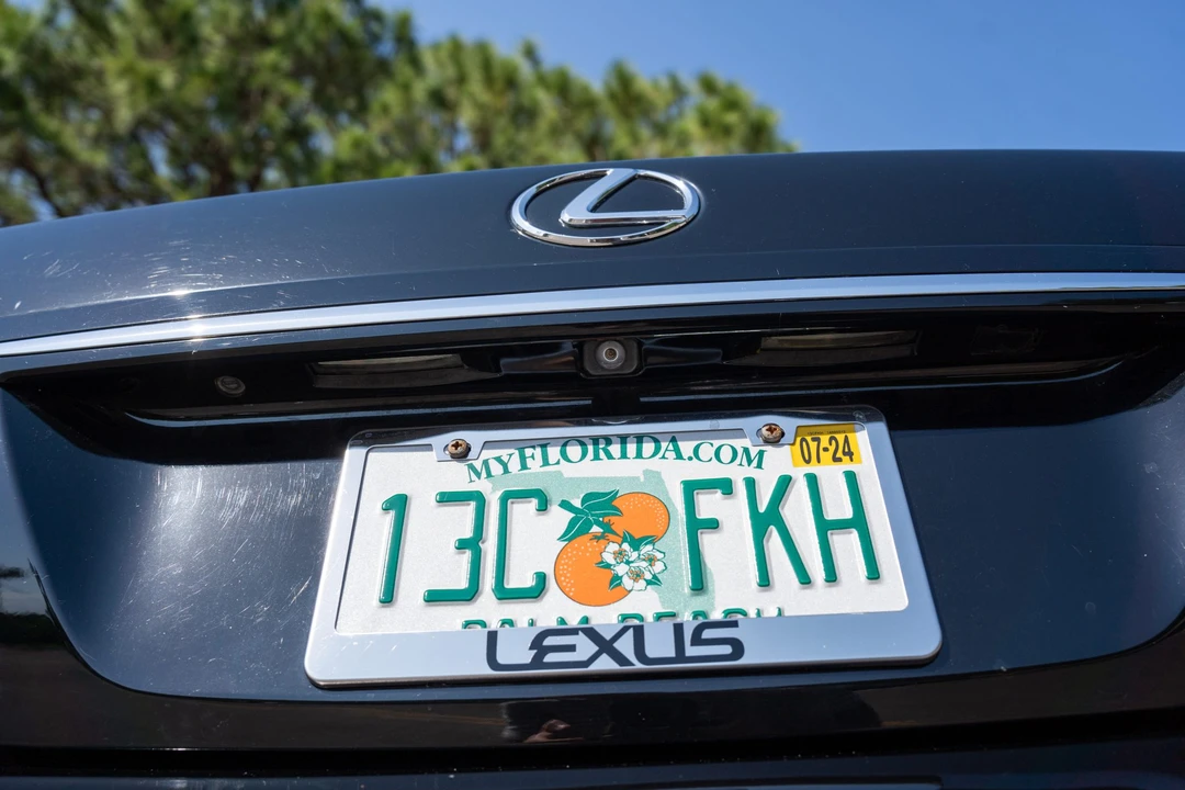 2005 Lexus LS 3rd Gen - Image 21 of 31