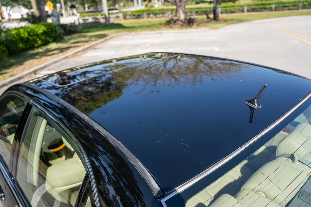 2005 Lexus LS 3rd Gen - Image 28 of 31
