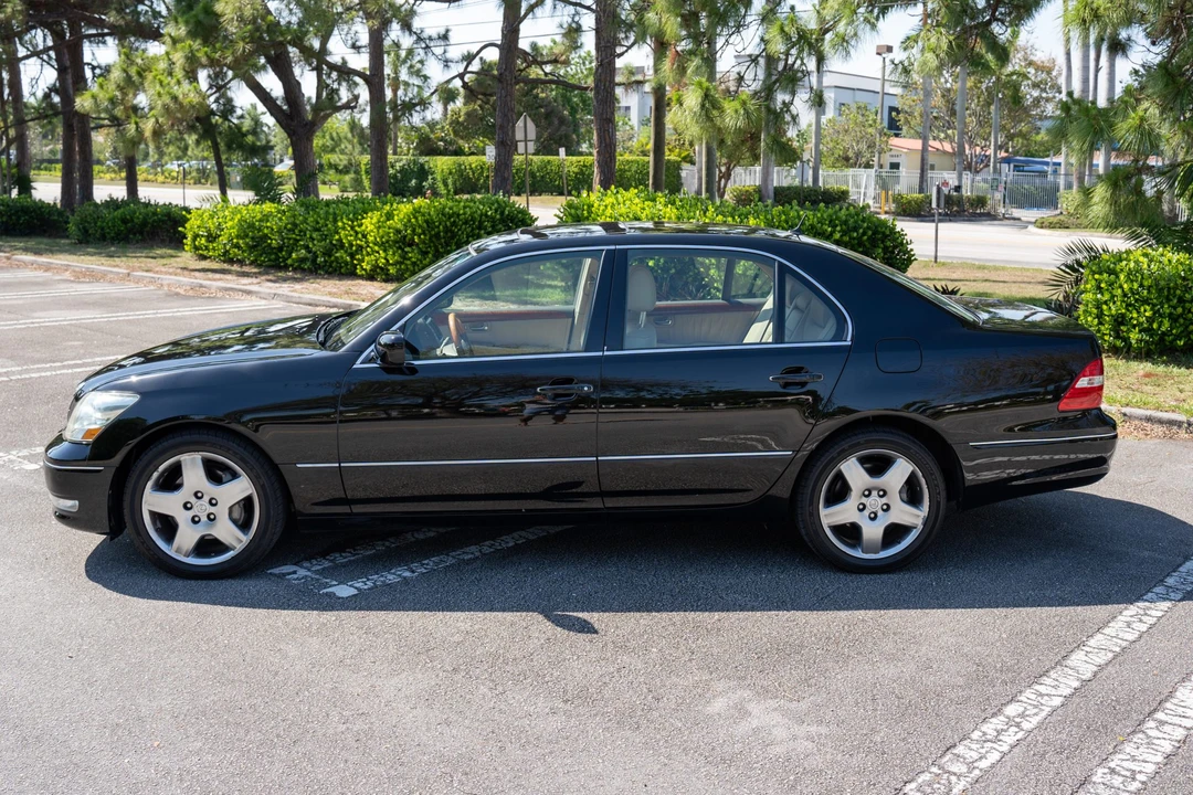 2005 Lexus LS 3rd Gen - Image 2 of 31