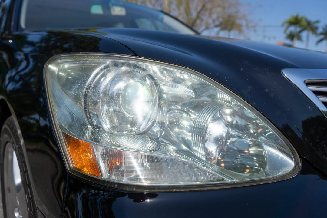 2005 Lexus LS 3rd Gen - Image 9 of 31
