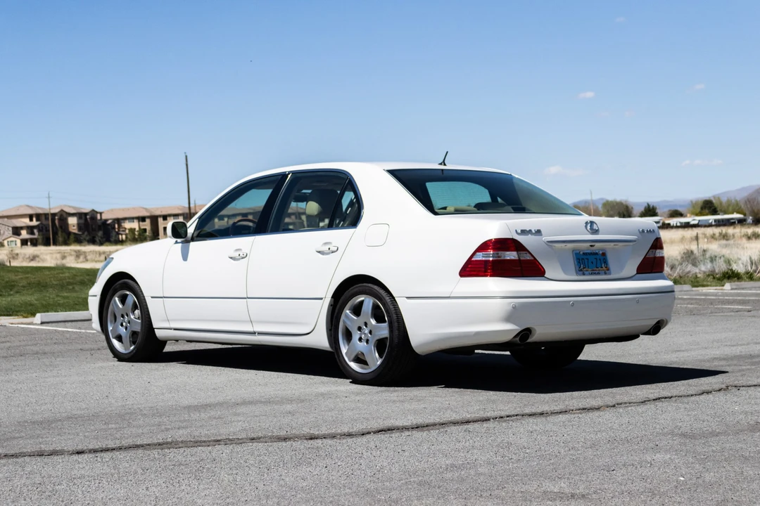 2005 Lexus LS 3rd Gen - Image 8 of 31