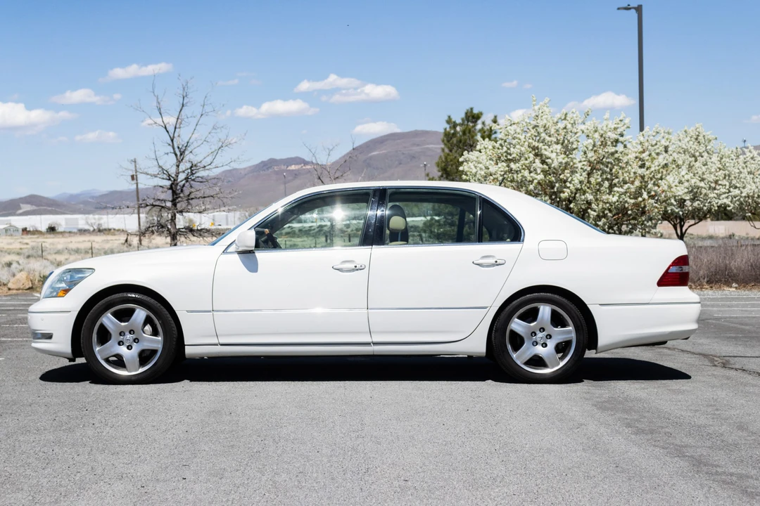 2005 Lexus LS 3rd Gen - Image 9 of 31