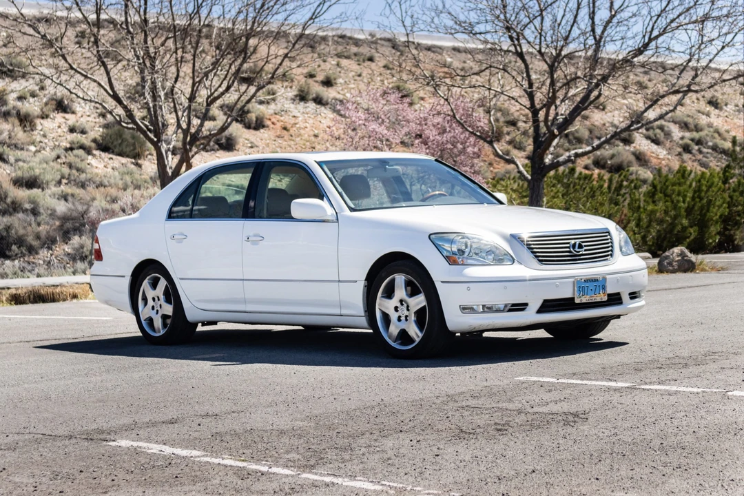 2005 Lexus LS 3rd Gen - Image 4 of 31