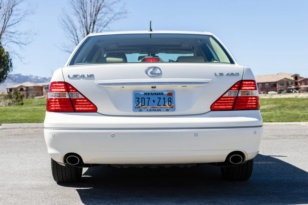 2005 Lexus LS 3rd Gen - Image 15 of 31