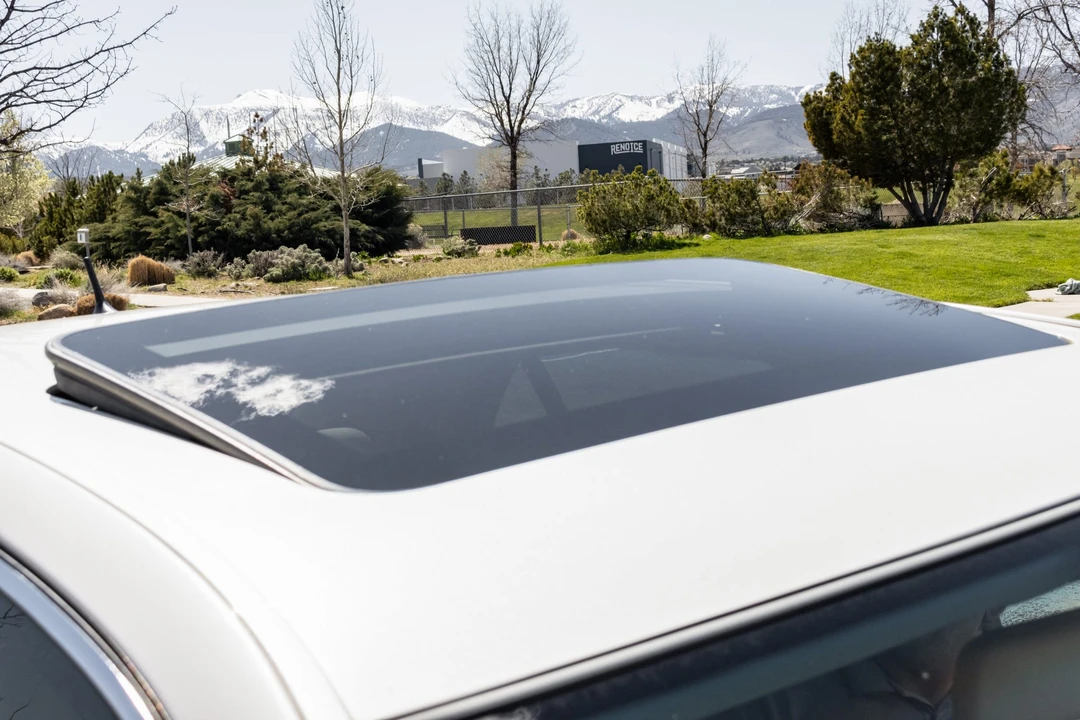 2005 Lexus LS 3rd Gen - Image 23 of 31