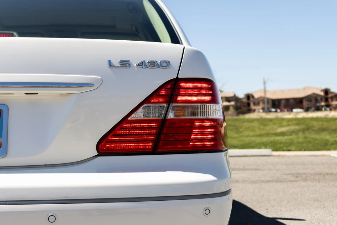 2005 Lexus LS 3rd Gen - Image 18 of 31