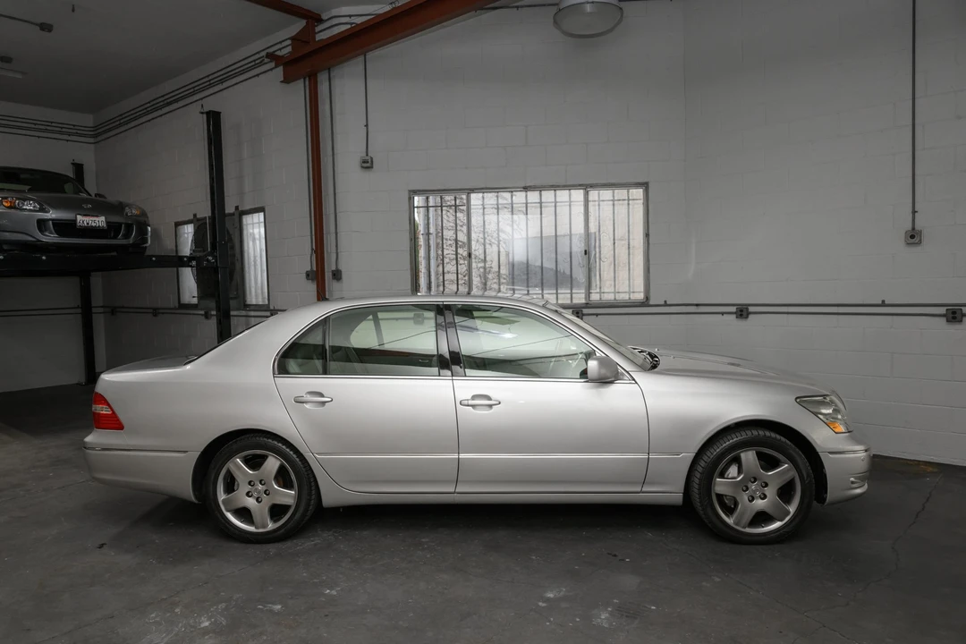 2005 Lexus LS 2nd Gen - Image 17 of 31