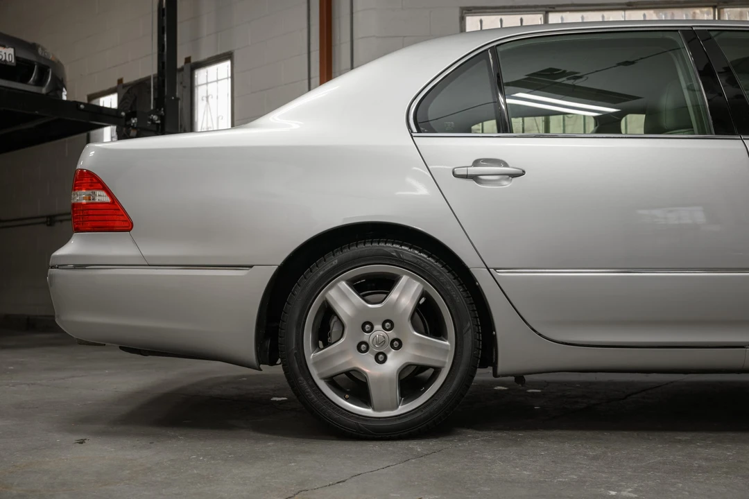 2005 Lexus LS 2nd Gen - Image 26 of 31