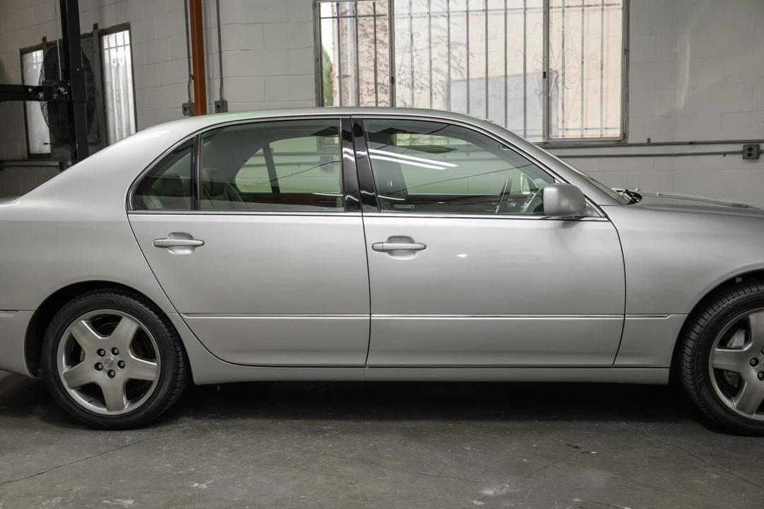 2005 Lexus LS 2nd Gen - Image 27 of 31