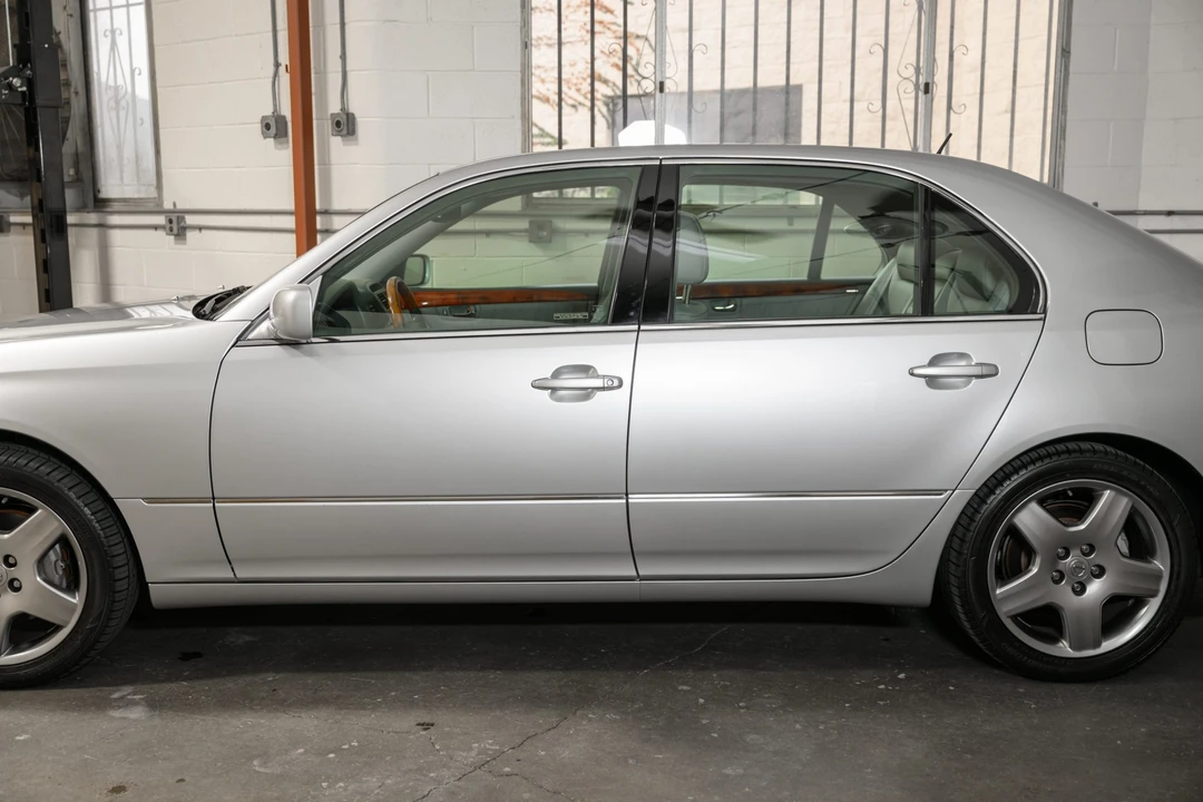 2005 Lexus LS 2nd Gen - Image 24 of 31