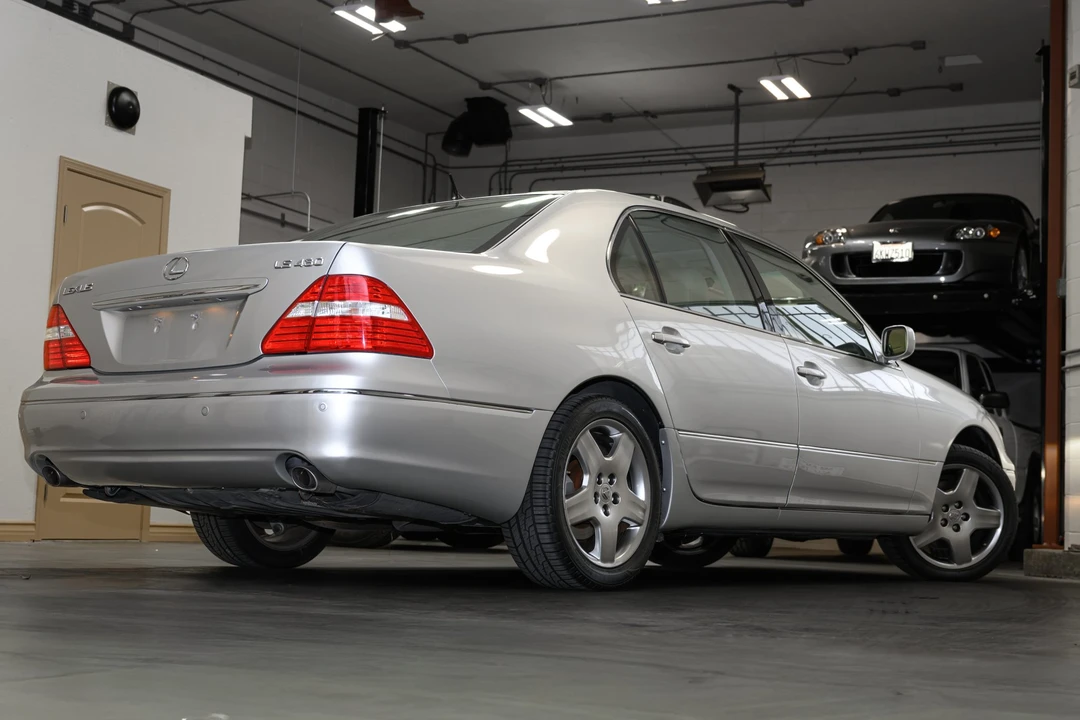 2005 Lexus LS 2nd Gen - Image 16 of 31