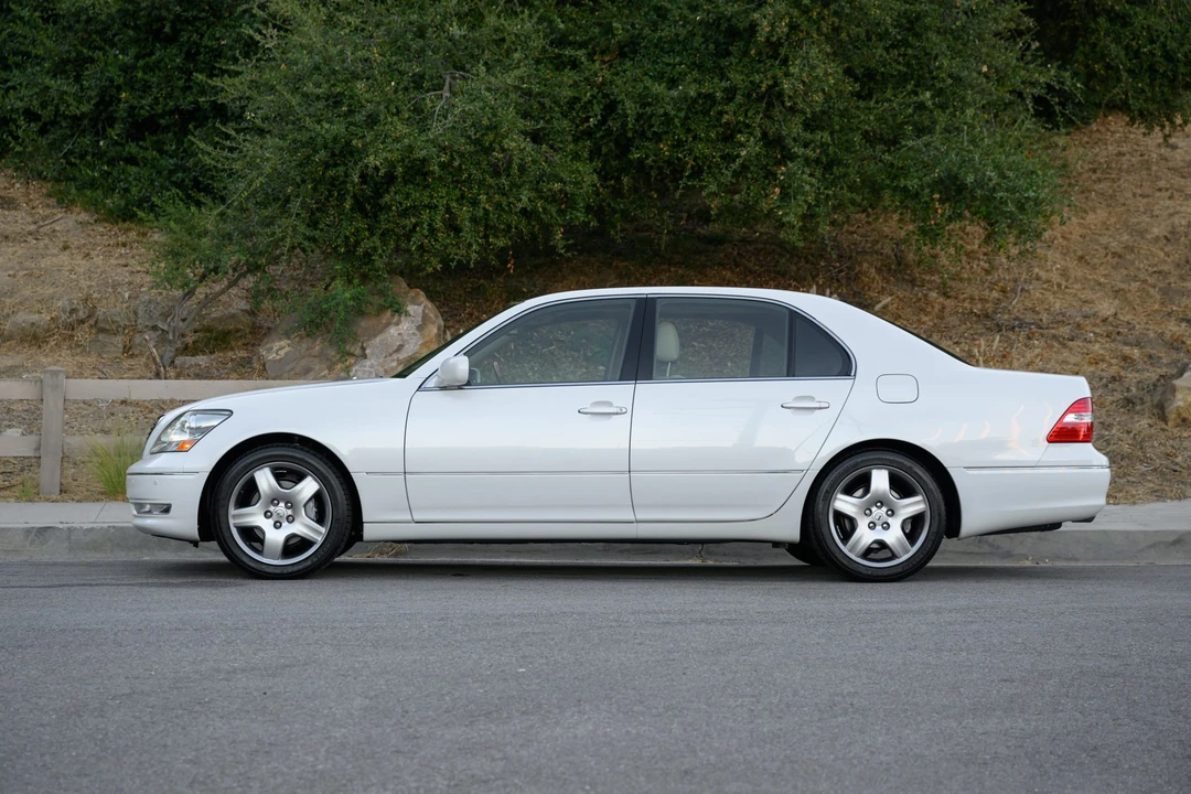 2005 Lexus LS 3rd Gen - Image 6 of 31
