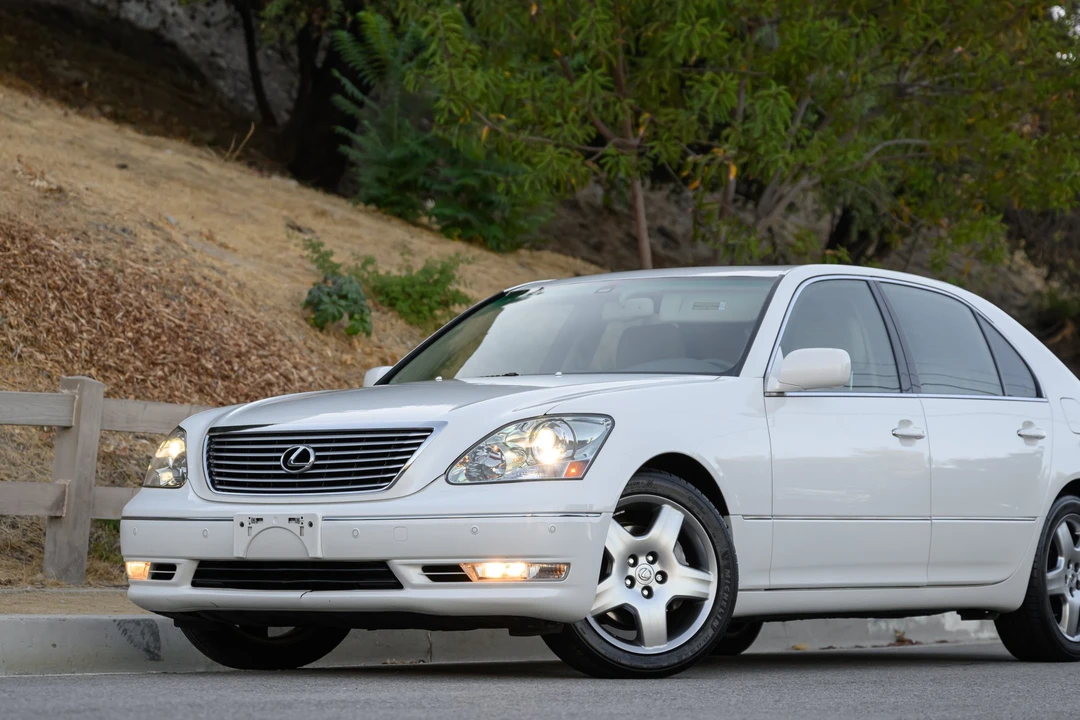 2005 Lexus LS 3rd Gen - Image 25 of 31