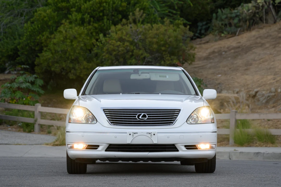 2005 Lexus LS 3rd Gen - Image 2 of 31