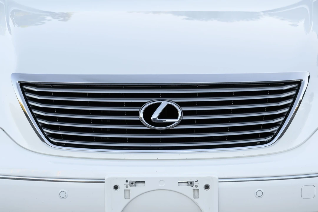 2005 Lexus LS 3rd Gen - Image 27 of 31