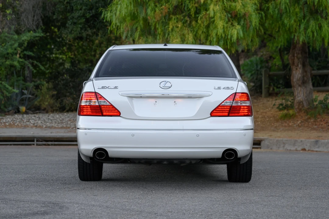 2005 Lexus LS 3rd Gen - Image 8 of 31