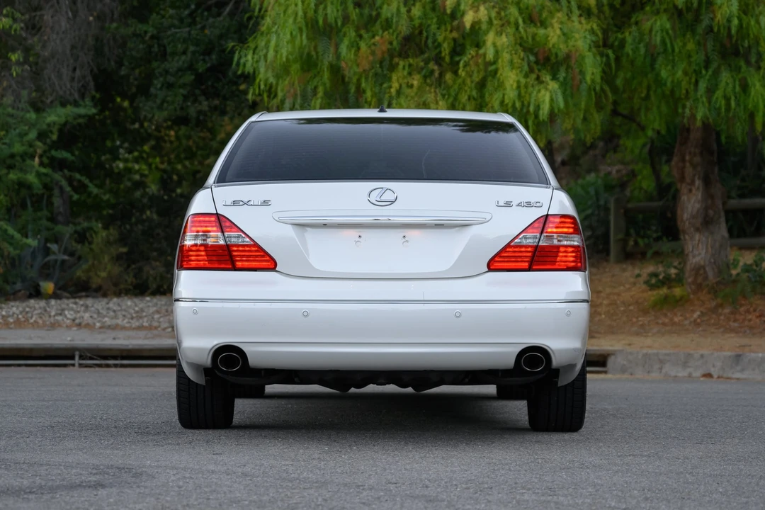 2005 Lexus LS 3rd Gen - Image 9 of 31