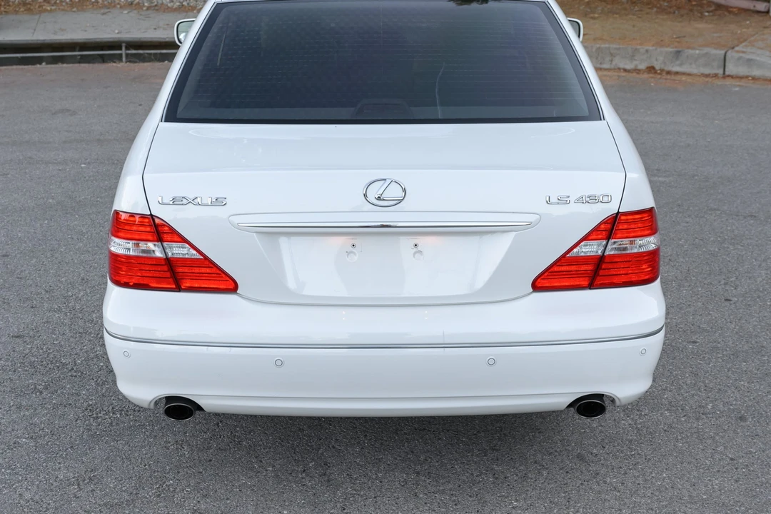 2005 Lexus LS 3rd Gen - Image 20 of 31