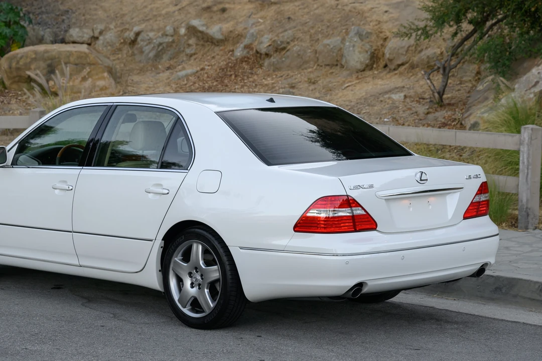 2005 Lexus LS 3rd Gen - Image 21 of 31