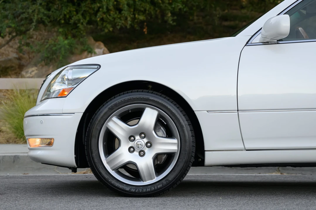 2005 Lexus LS 3rd Gen - Image 26 of 31