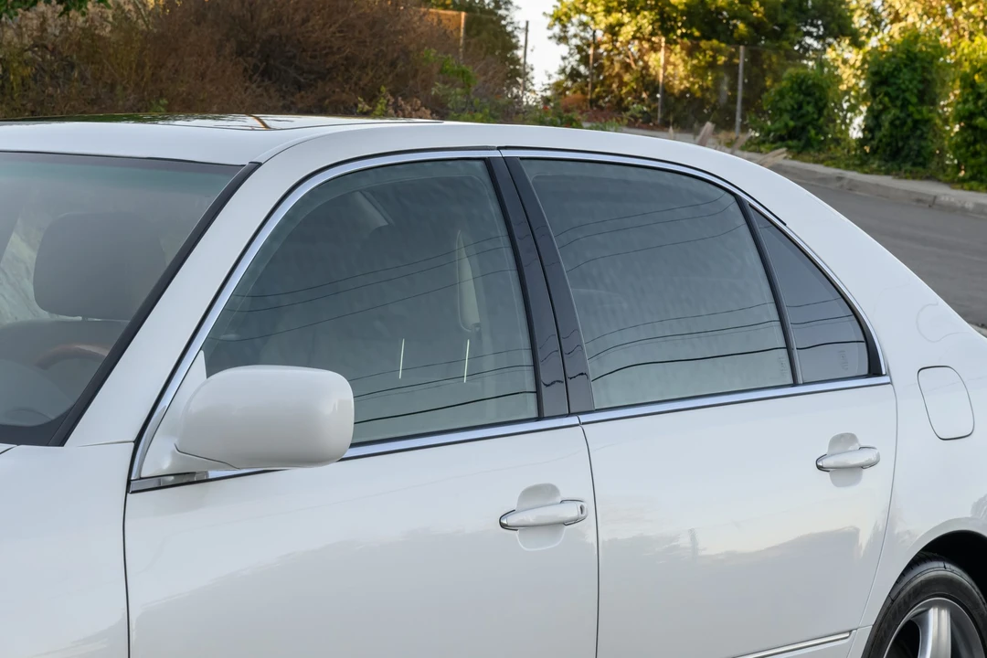 2005 Lexus LS 3rd Gen - Image 17 of 31