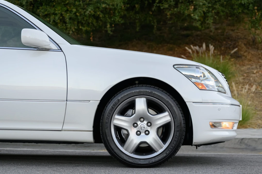 2005 Lexus LS 3rd Gen - Image 15 of 31