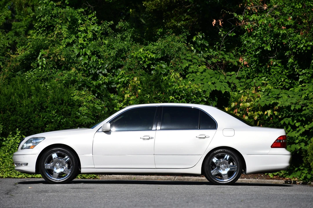 2005 Lexus LS 3rd Gen - Image 4 of 31