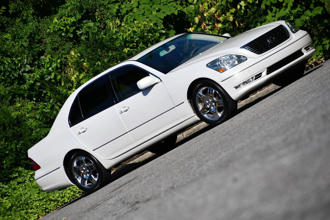 2005 Lexus LS 3rd Gen - Image 2 of 31