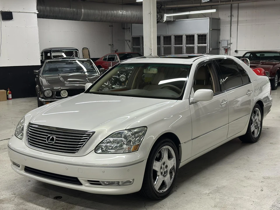 2005 Lexus LS 3rd Gen - Image 5 of 31