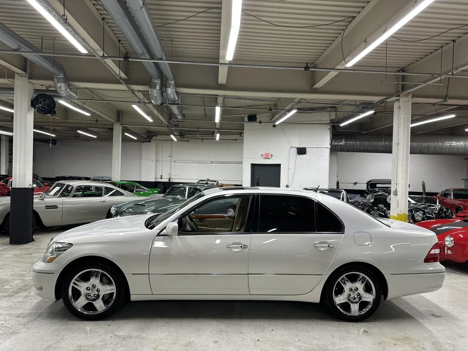 2005 Lexus LS 3rd Gen - Image 12 of 31