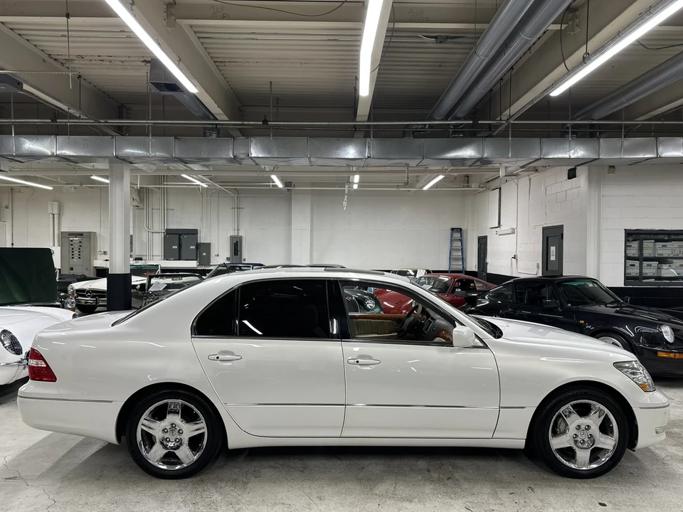 2005 Lexus LS 3rd Gen - Image 8 of 31