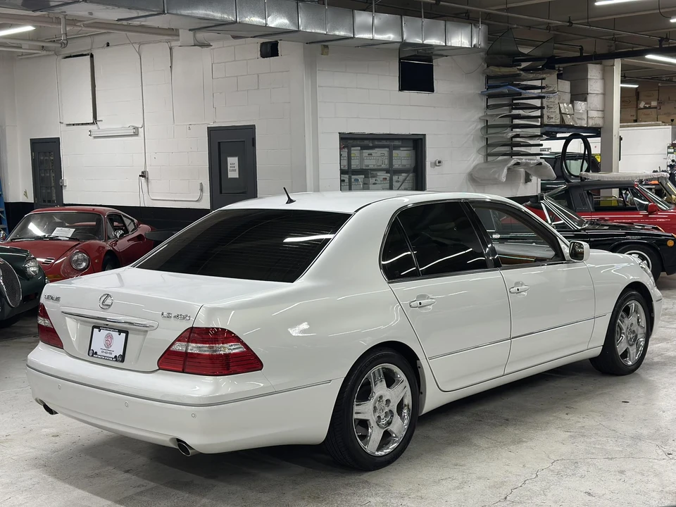 2005 Lexus LS 3rd Gen - Image 9 of 31