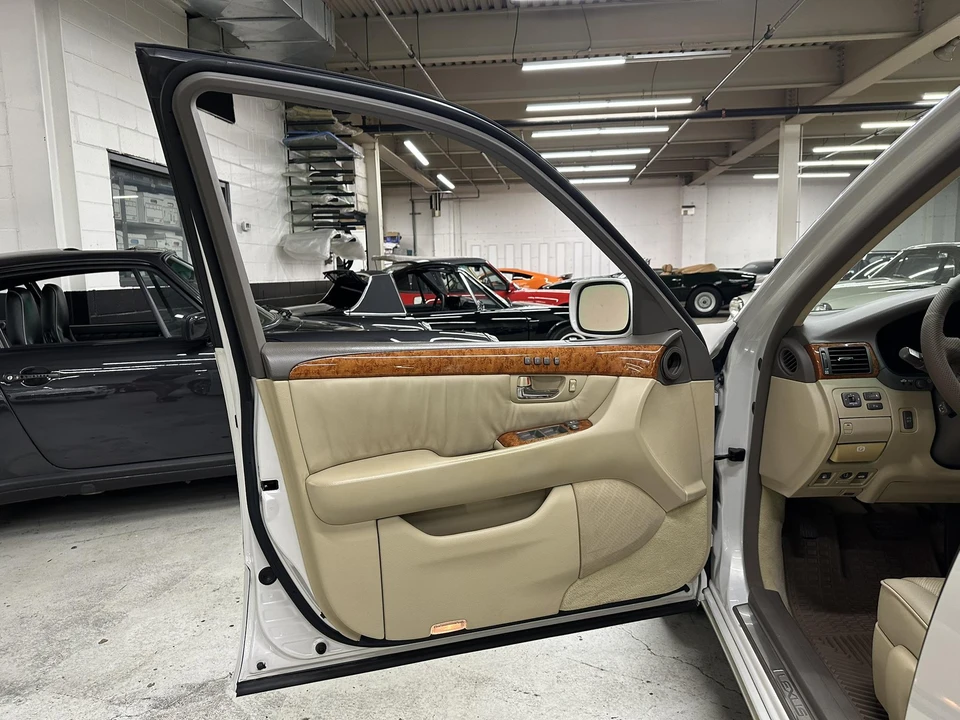 2005 Lexus LS 3rd Gen - Image 30 of 31