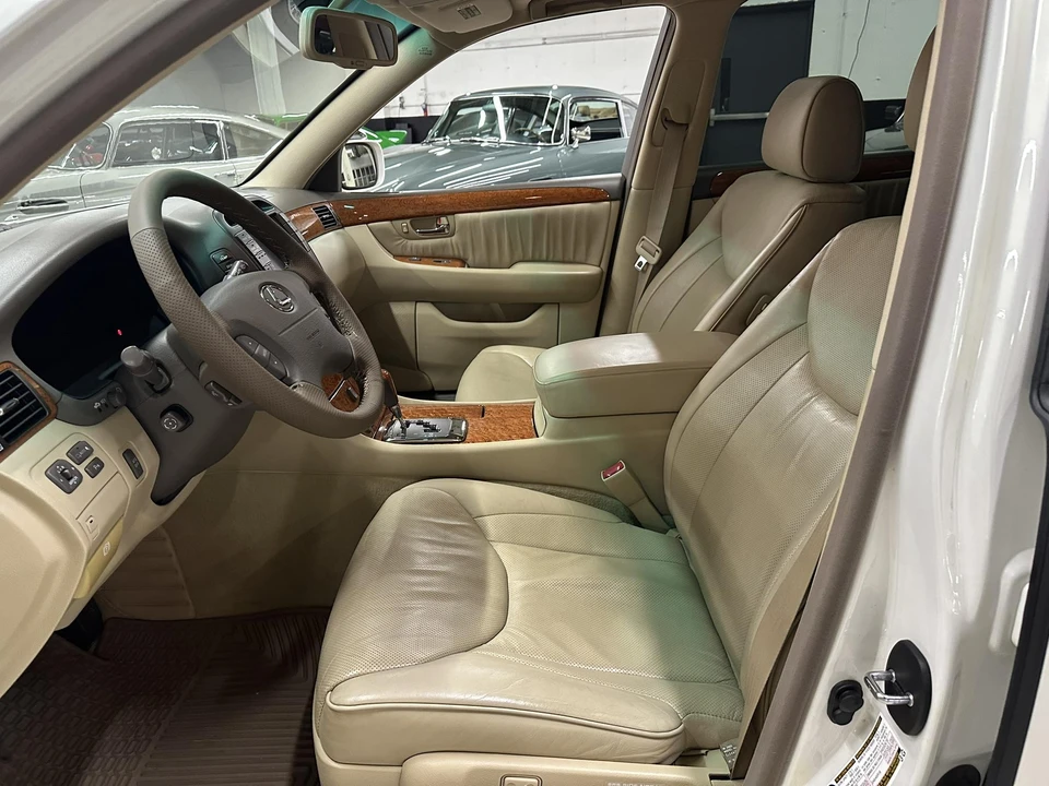 2005 Lexus LS 3rd Gen - Image 29 of 31