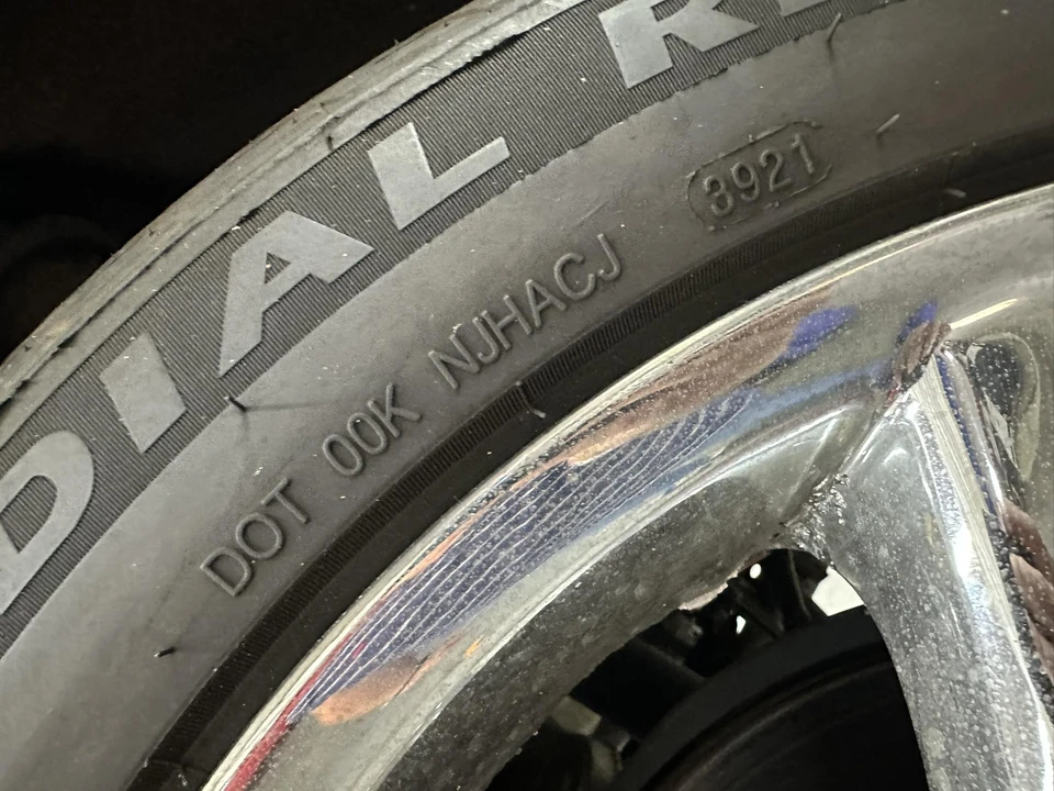 2005 Lexus LS 3rd Gen - Image 27 of 31