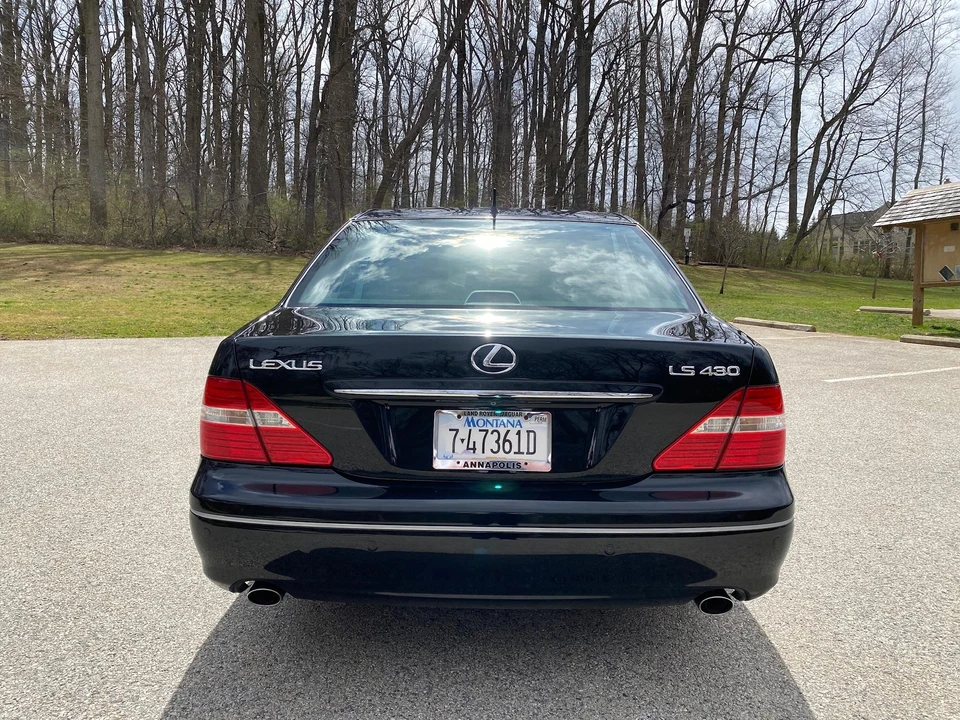 2005 Lexus LS 3rd Gen - Image 12 of 31